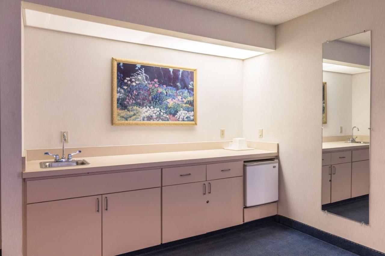 Quality Express Inn & Suites Mineral Wells Esterno foto