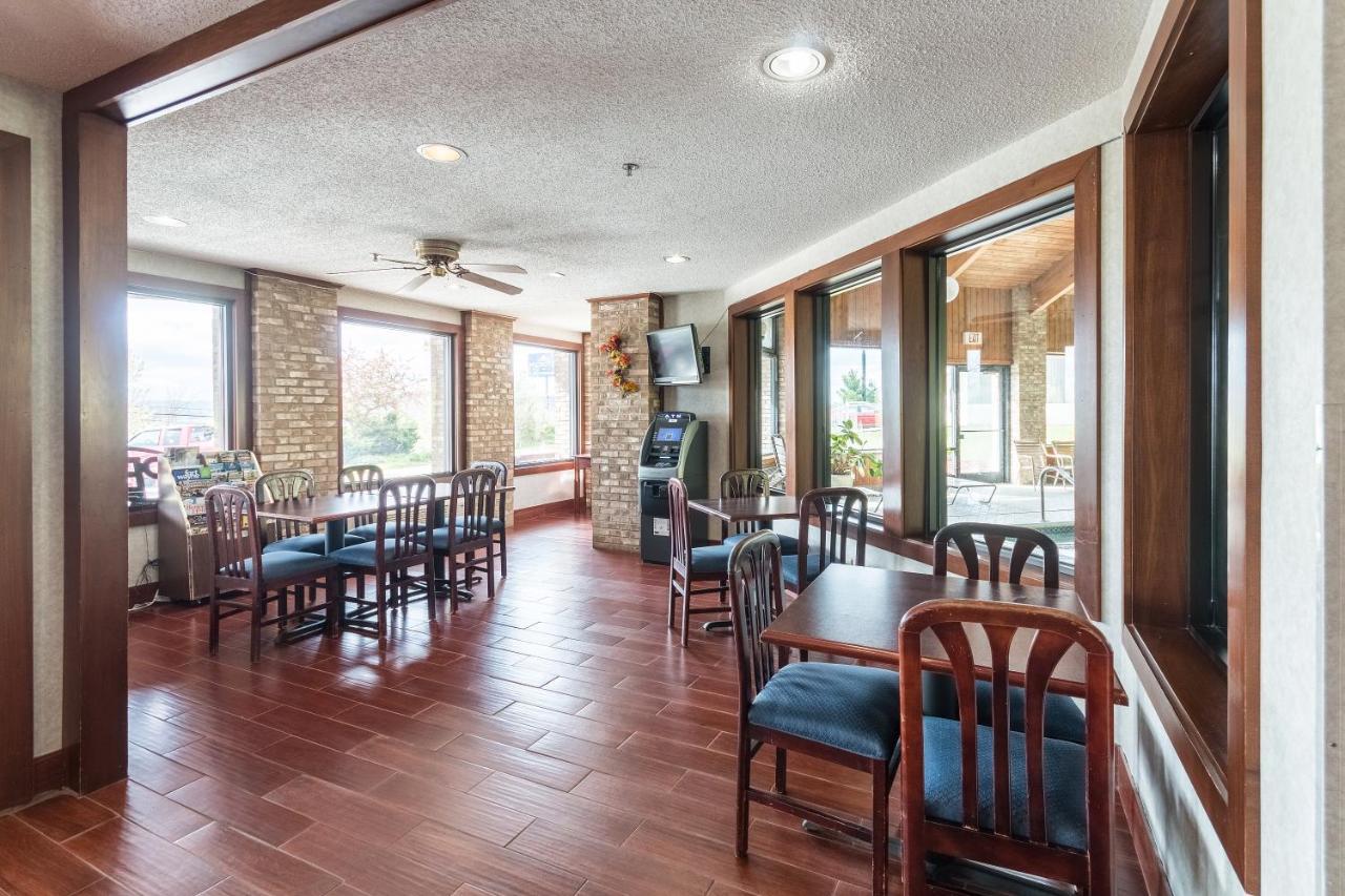 Quality Express Inn & Suites Mineral Wells Esterno foto