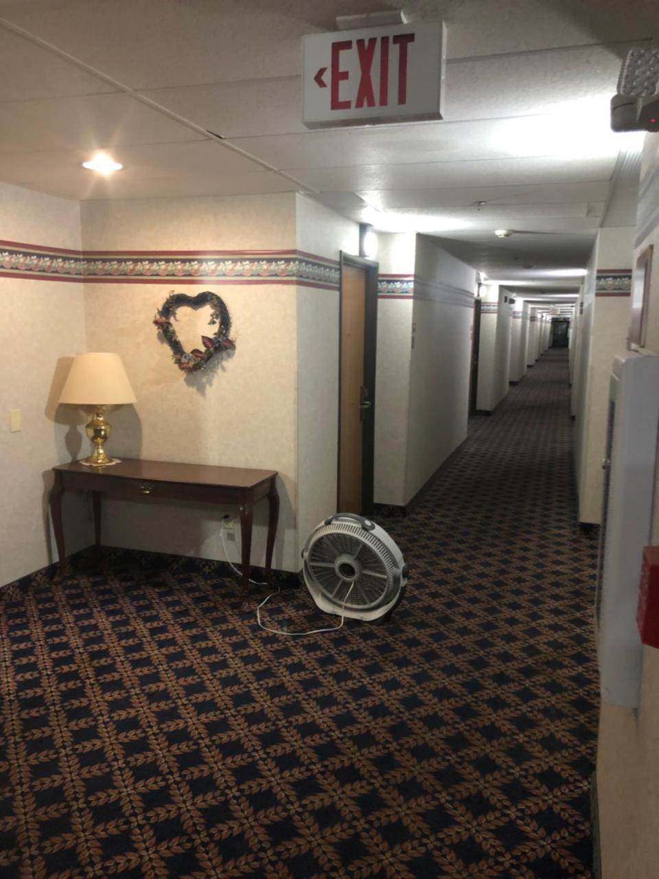 Quality Express Inn & Suites Mineral Wells Esterno foto